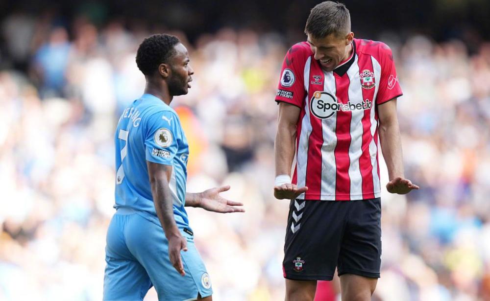  哈兰德双响炮助曼城三球完胜水晶宫登顶积分榜  